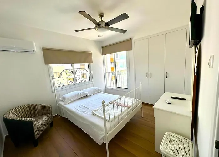 アパート Sea View - 2 Min Walk To The & 200 Mbit Highspeed Internet