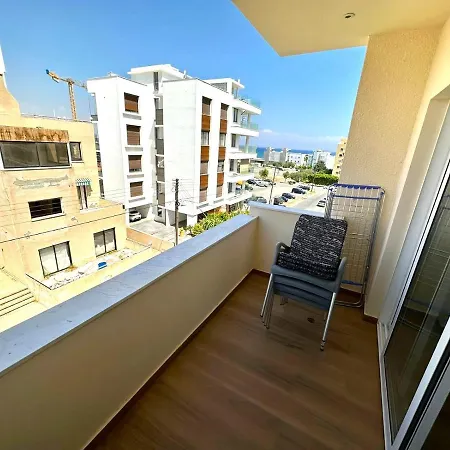 Sea View - 2 Min Walk To The & 200 Mbit Highspeed Internet Larnaca