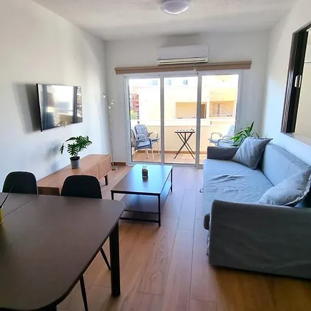 Sea View - 2 Min Walk To The & 200 Mbit Highspeed Internet Larnaca