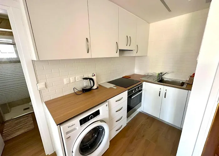 Lägenhet Sea View - 2 Min Walk To The & 200 Mbit Highspeed Internet Larnaca